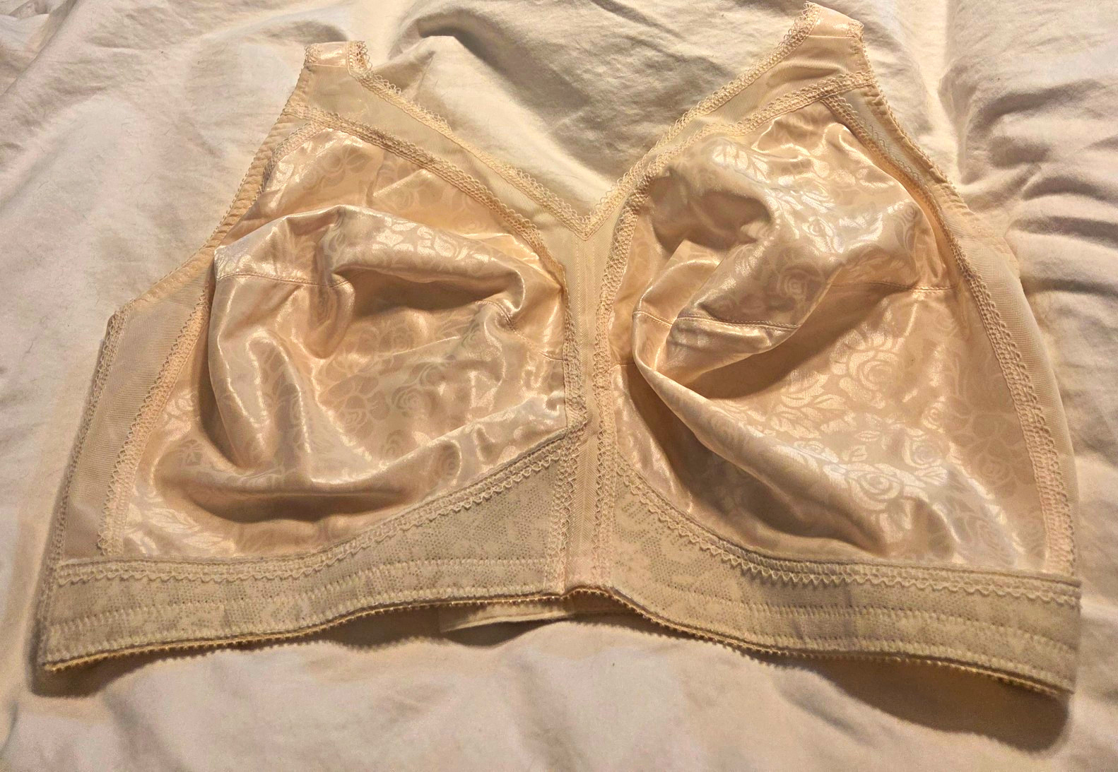 NEW 18 Hour Wireless Full Coverage Bra 46G Beige Floral Hook & Eye 4693