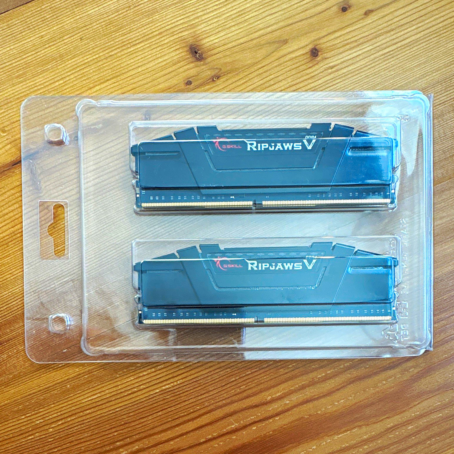 G.SKILL Ripjaws V 16GB (2x8GB) DDR4-3200 RAM G.SKILL Ripjaws V 16GB (2x8GB) DDR4-3200 RAM