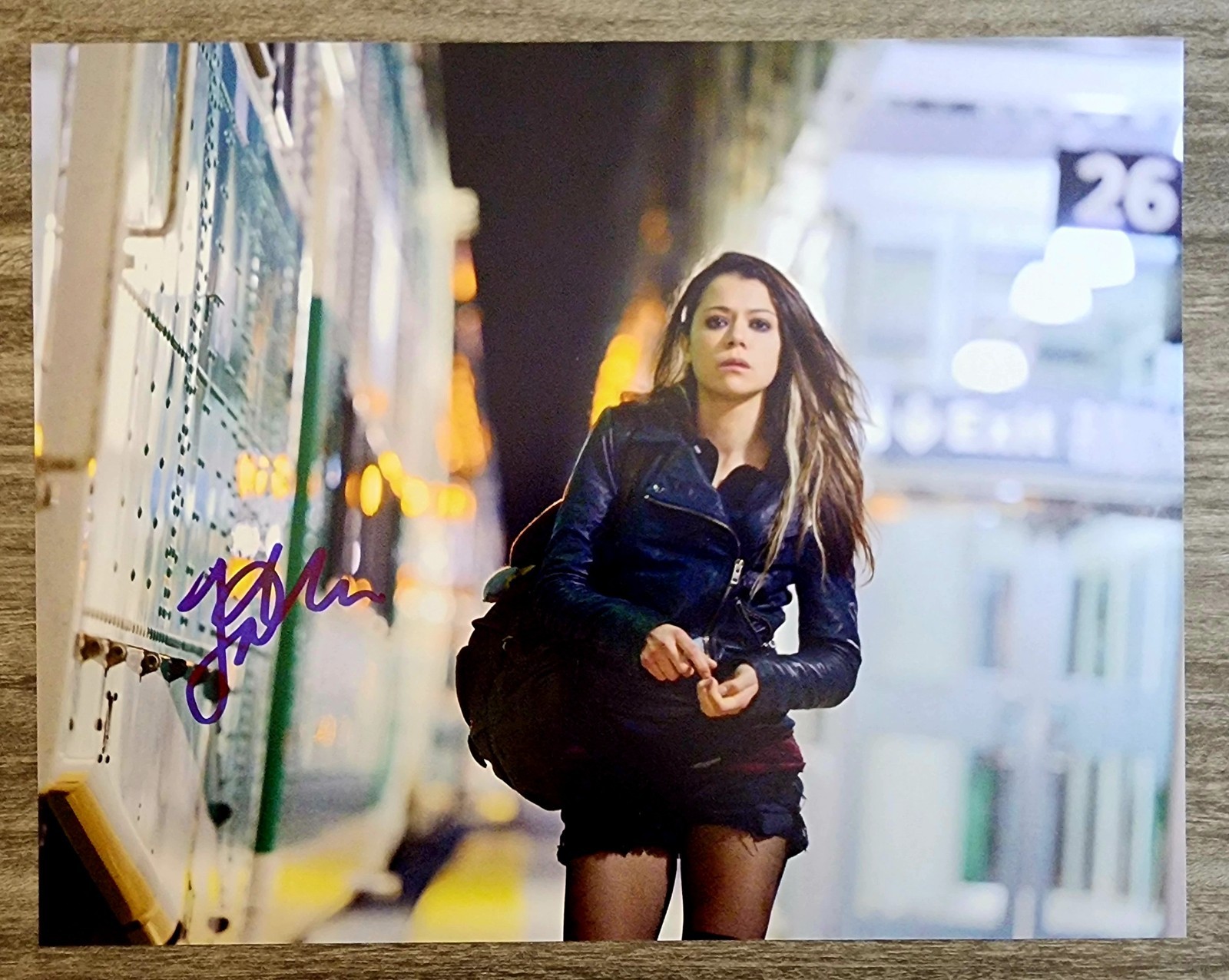 Tatiana Maslany Signed Orphan Black 11x14 Photo Actress Legend RAD Tatiana Maslany Signed Orphan Black 11x14 Photo Actress Legend RAD