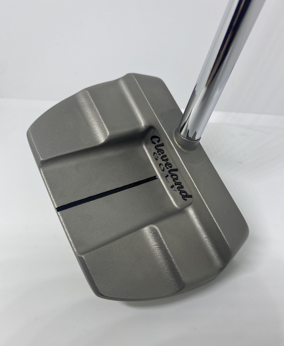 Cleveland Huntington Beach Soft 10.5c Putter 35”. Cleveland Huntington Beach Soft 10.5c Putter 35”.