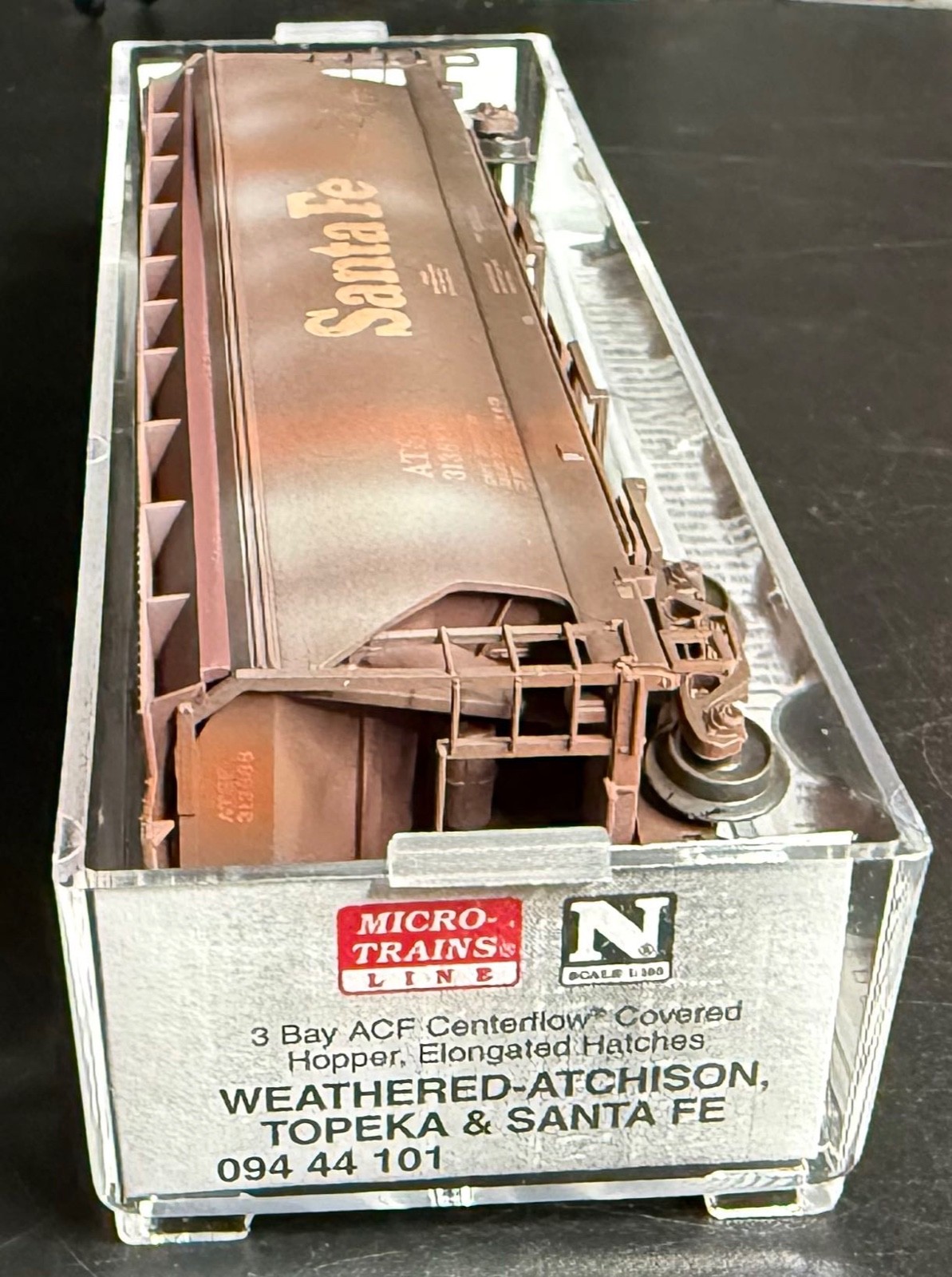 N scale Micro-trains Santa Fe weathered 3B covered hopper car 09444101 