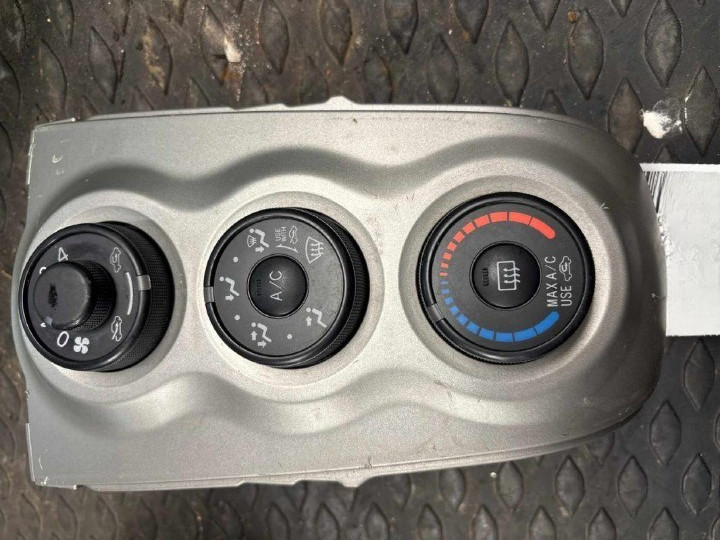 2009-2011 Toyota Yaris AC Heater Climate Temperature Control OEM