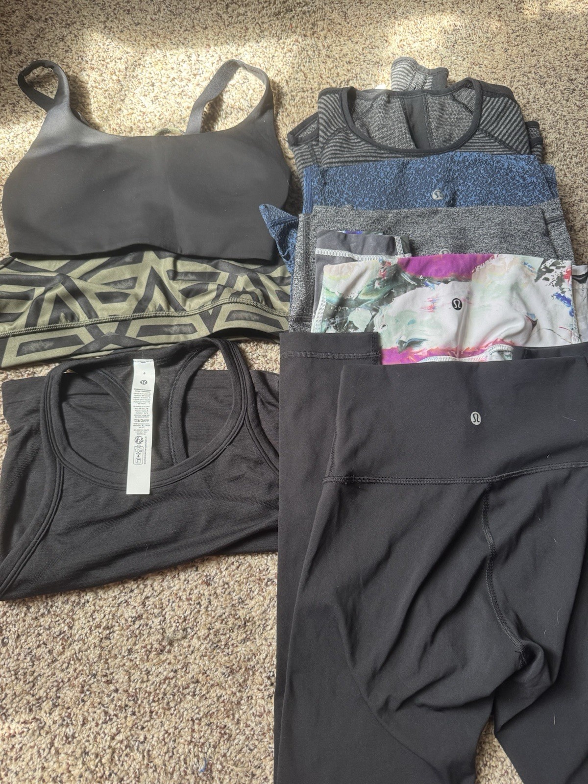 Lululemon Womens Size 4 Lot Of Assorted Clothing - Very Nice 