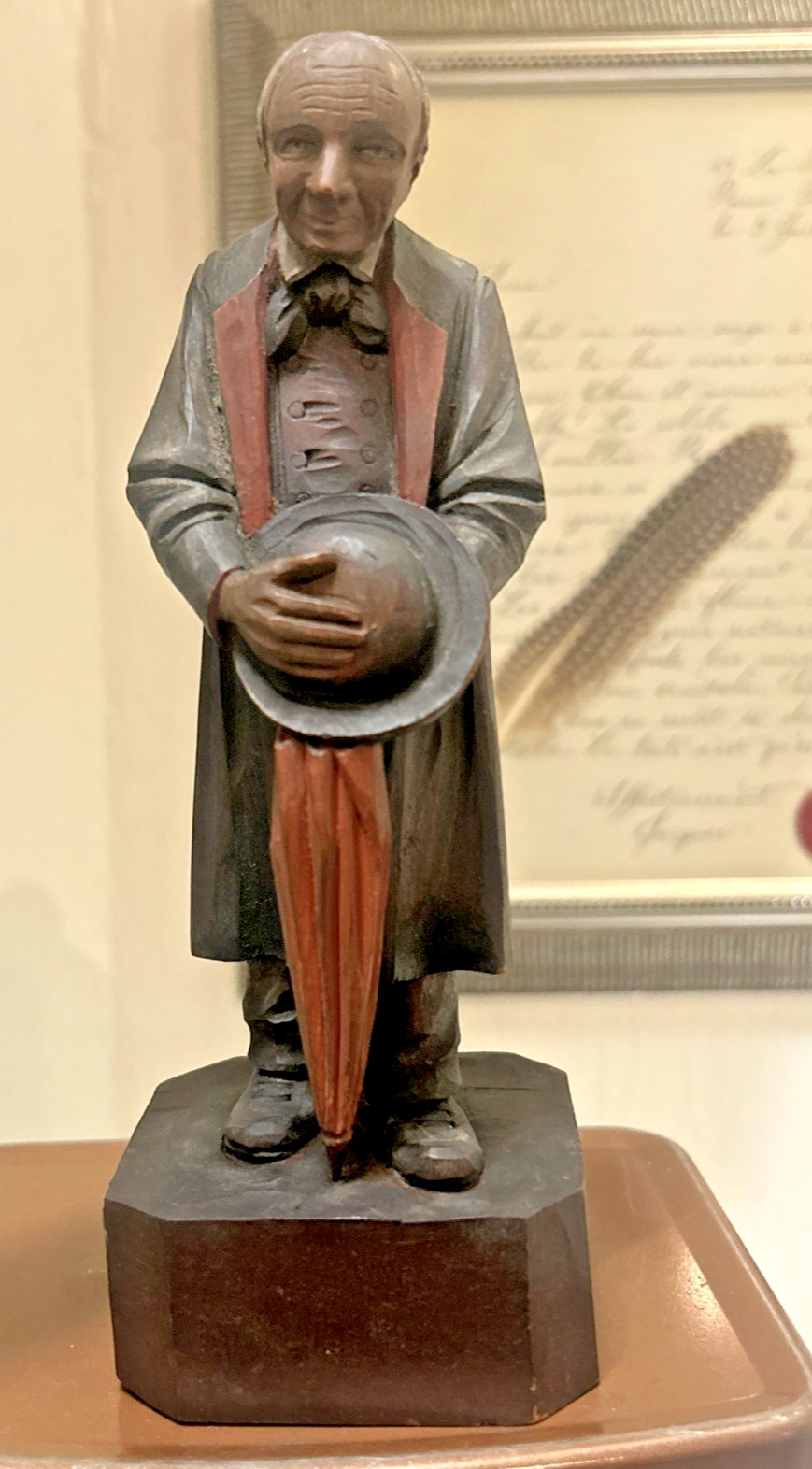 VINTAGE ANRI ITALY HAND CARVED WOOD GENTLEMAN FIGURINE HAT UMBRELLA 7.5 VINTAGE ANRI ITALY HAND CARVED WOOD GENTLEMAN FIGURINE HAT UMBRELLA 7.5