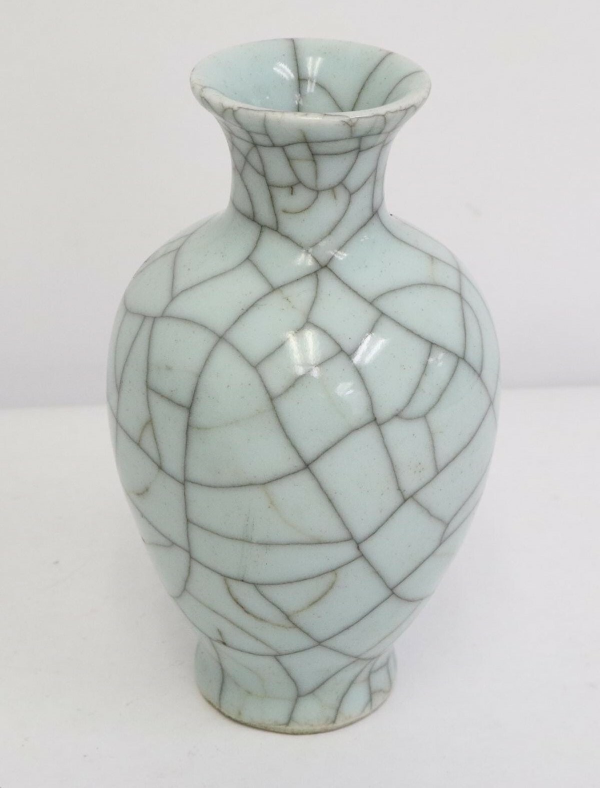 Antique Chinese GE Type Crackle Glaze Porcelain Vase 6.25\
