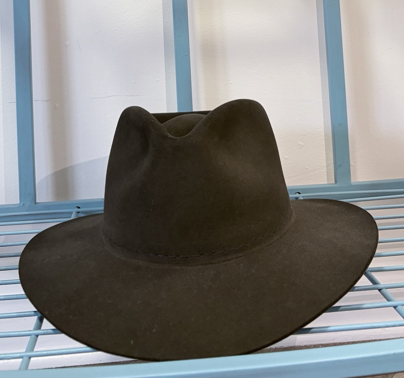 Kemo Sabe 20X Stetson cowboy hat in solid brown, size 7 3/4. Excellent condition