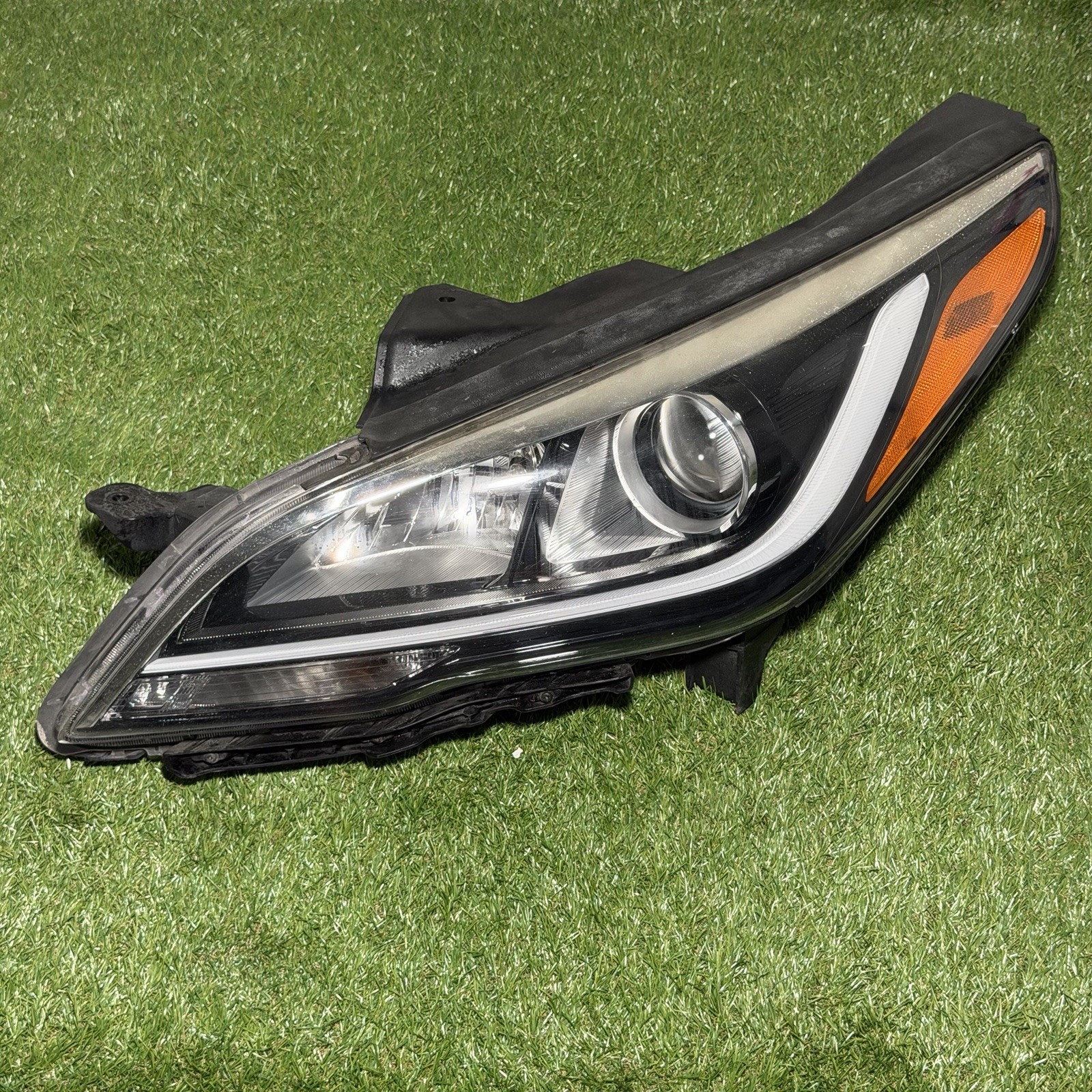 16-17 Hyundai Sonata HYBRID Driver Left HALOGEN Headlight Genuine OEM 92101-E60 16-17 Hyundai Sonata HYBRID Driver Left HALOGEN Headlight Genuine OEM 92101-E60