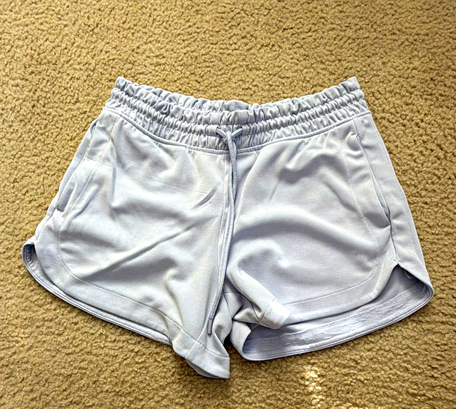 Athleta Women\'s Seasoft Mid Rise, 4” Short - S Athleta Women\'s Seasoft Mid Rise, 4” Short - S