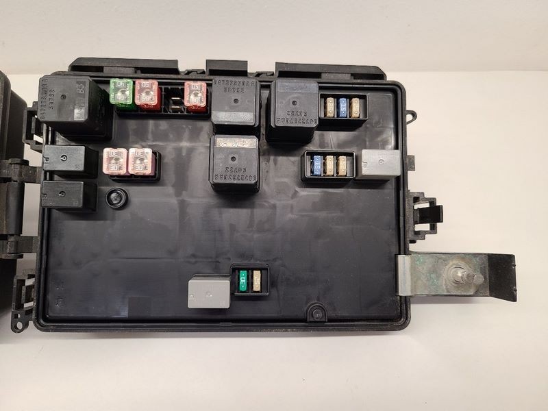 2012-2013 Dodge Challenger Engine Fuse Box Assembly OEM Tested With Warranty