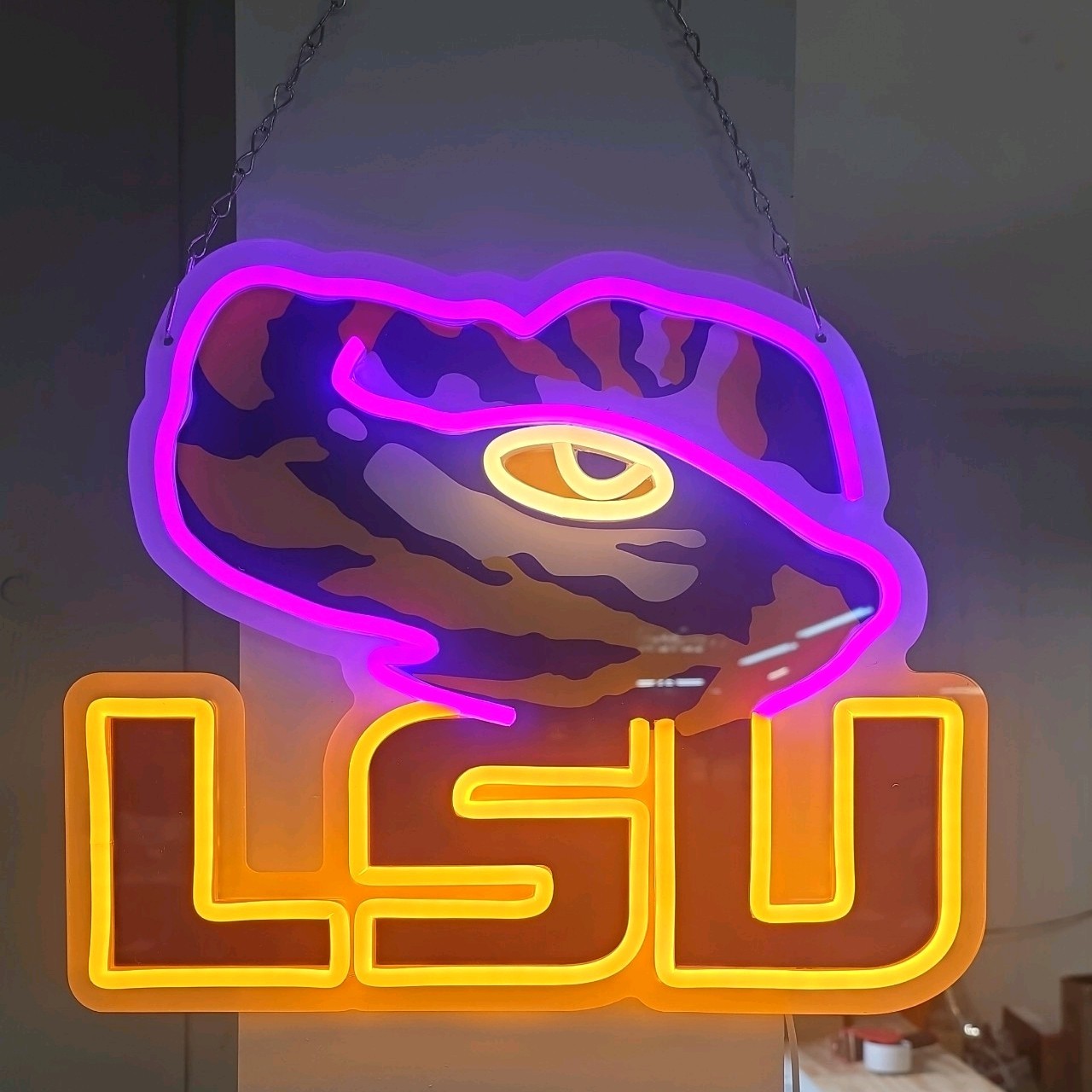 LSU TIGERS - LIGHT UP - LED LSU tigers Logo LED Sign BRAND NEW LSU TIGERS - LIGHT UP - LED LSU tigers Logo LED Sign BRAND NEW