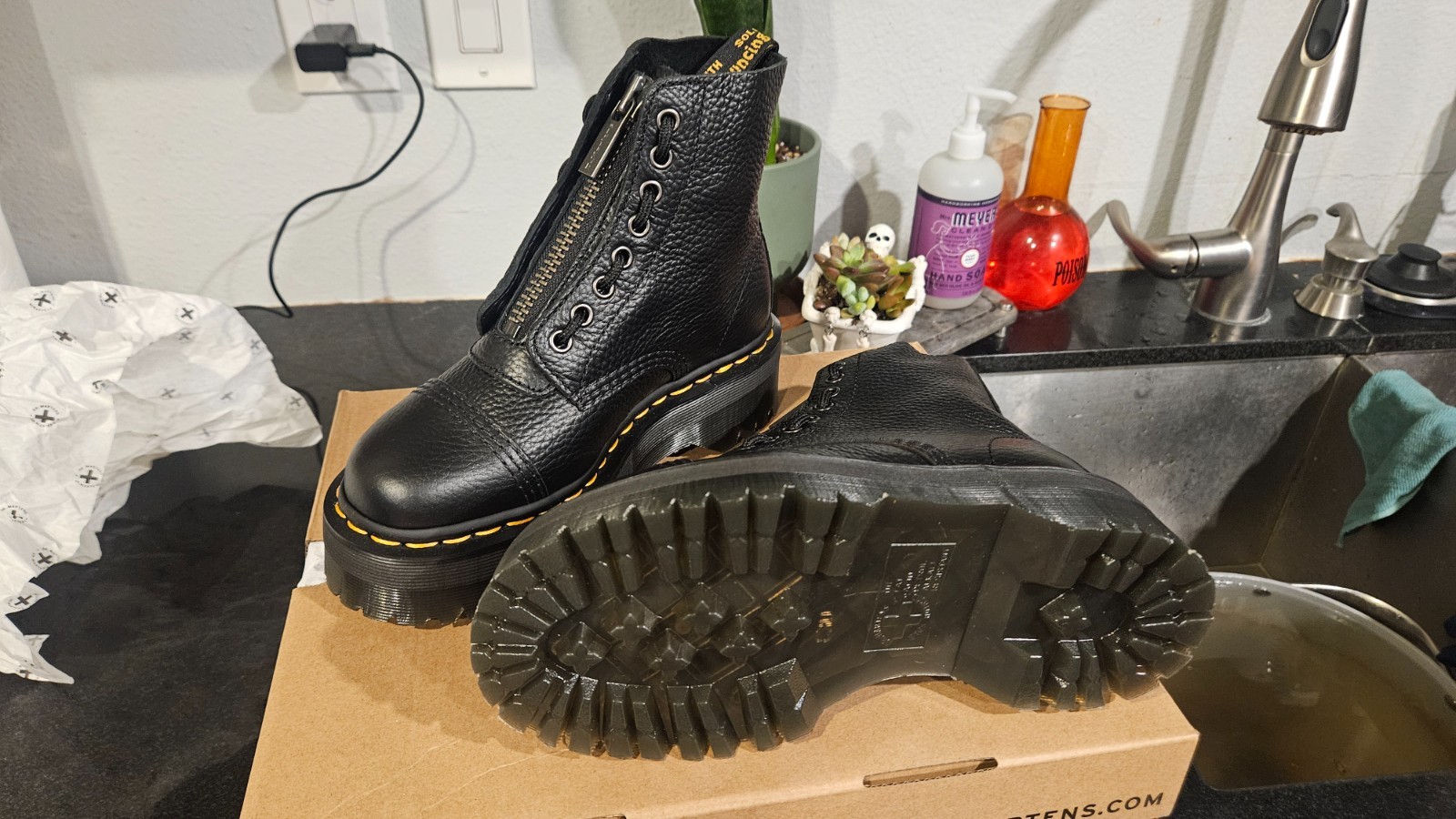 Doc Martens sinclair boots womens 5 Doc Martens sinclair boots womens 5