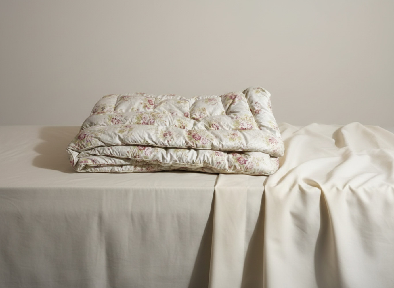 Vintage 1940s chintz plump feather filled eiderdown