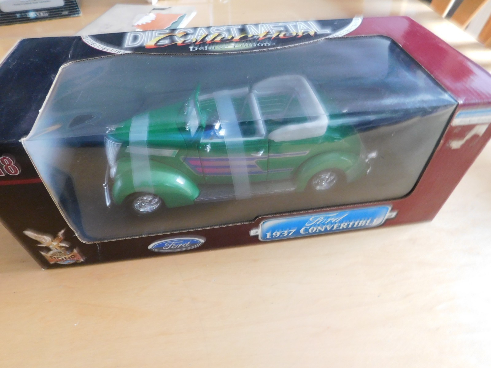 ROAD SIGNATURE 1937 FORD CONVERTIBLE GREEN New 1/18 scale Unopened ROAD SIGNATURE 1937 FORD CONVERTIBLE GREEN New 1/18 scale Unopened