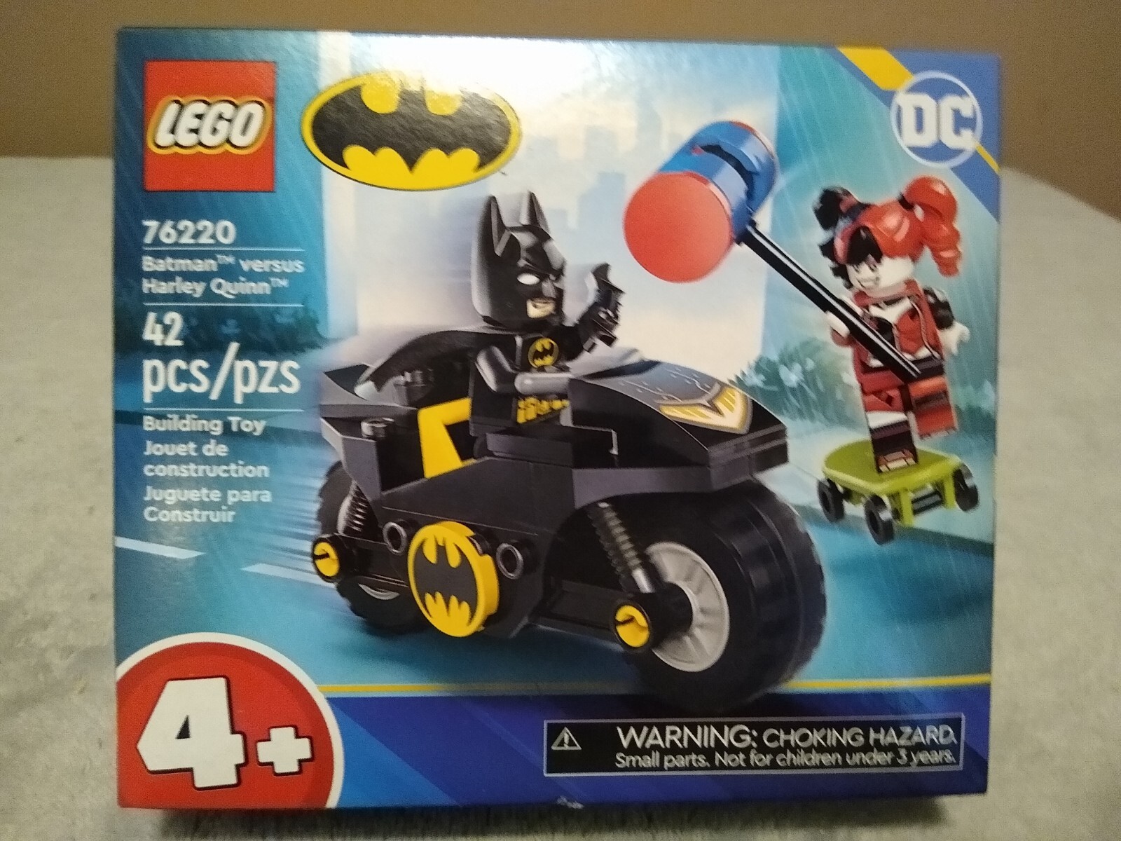 LEGO Super Heroes: Batman versus Harley Quinn (76220)