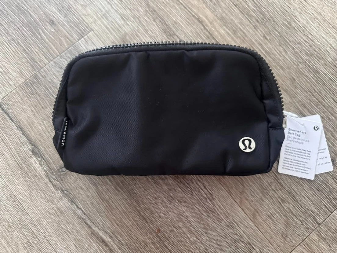 Lululemon Everywhere belt shoulder fanny bag Black 1L Lululemon Everywhere belt shoulder fanny bag Black 1L