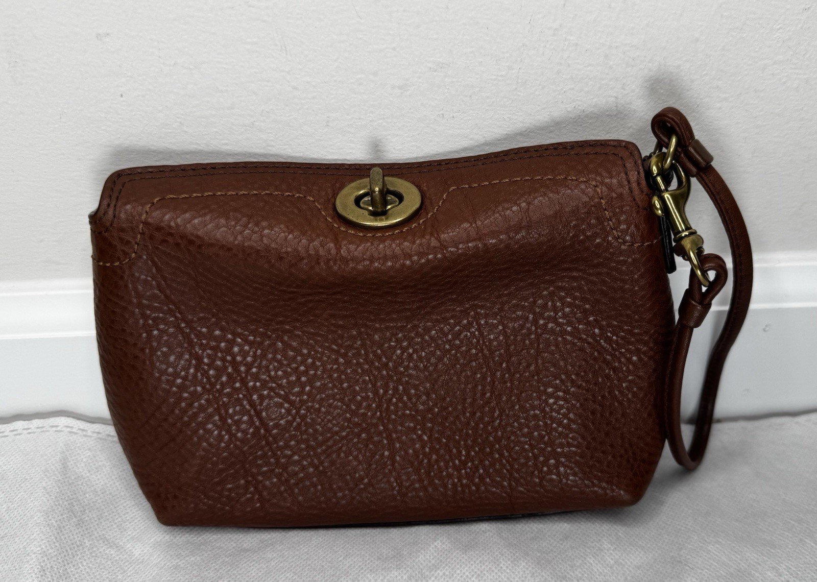 Coach Vintage Camel Pebble Leather Brass Turnlock Wristlet Pouch Bag Wallet RARE Coach Vintage Camel Pebble Leather Brass Turnlock Wristlet Pouch Bag Wallet RARE