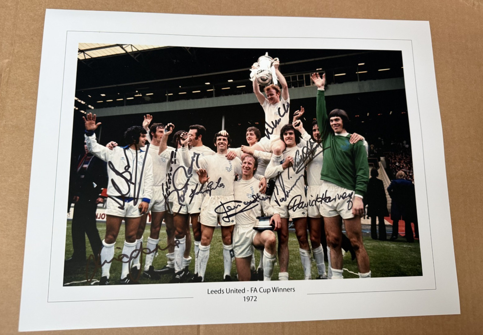 LARGE 1972 FA CUP TROPHY MULTI SIGNED PHOTO LEEDS UNITED COA AUTOGRAPH UTD e