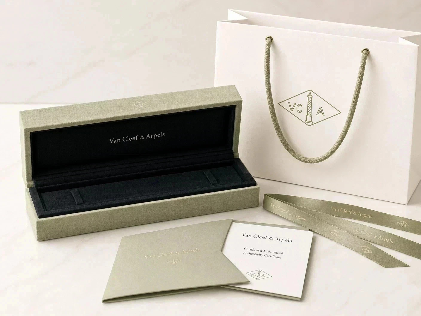 VCA Van Cleef & Arpels Bracelet Gift Box Bag Ribbon Certificate Complete Set VCA Van Cleef & Arpels Bracelet Gift Box Bag Ribbon Certificate Complete Set