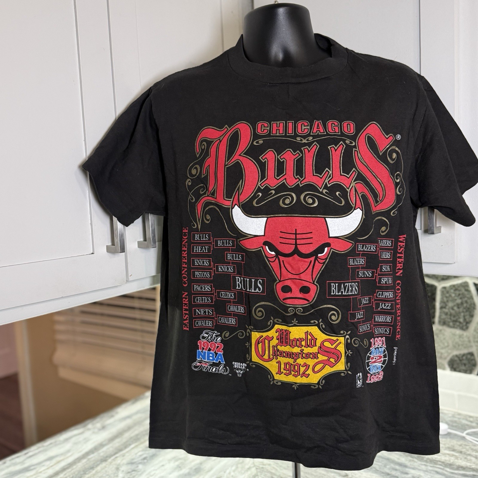 Vintage NBA Chicago Bulls World Champions 1992 Shirt L made in USA RARE Vintage NBA Chicago Bulls World Champions 1992 Shirt L made in USA RARE