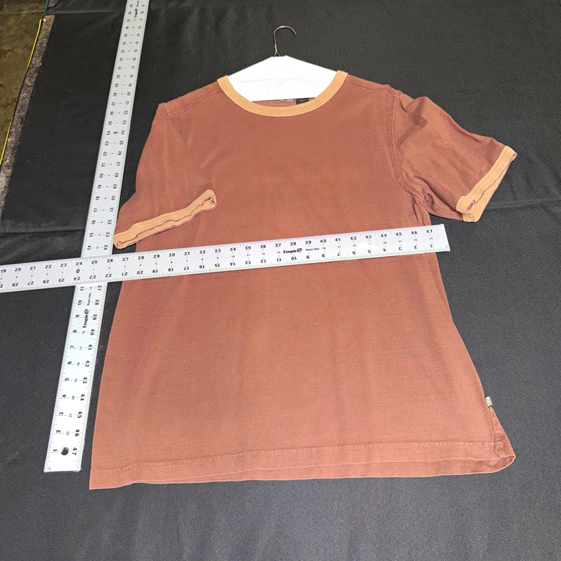 REI Men\'s Brown/Tan Solid Ringer Crew Neck Short Sleeve T-Shirt Size L REI Men\'s Brown/Tan Solid Ringer Crew Neck Short Sleeve T-Shirt Size L