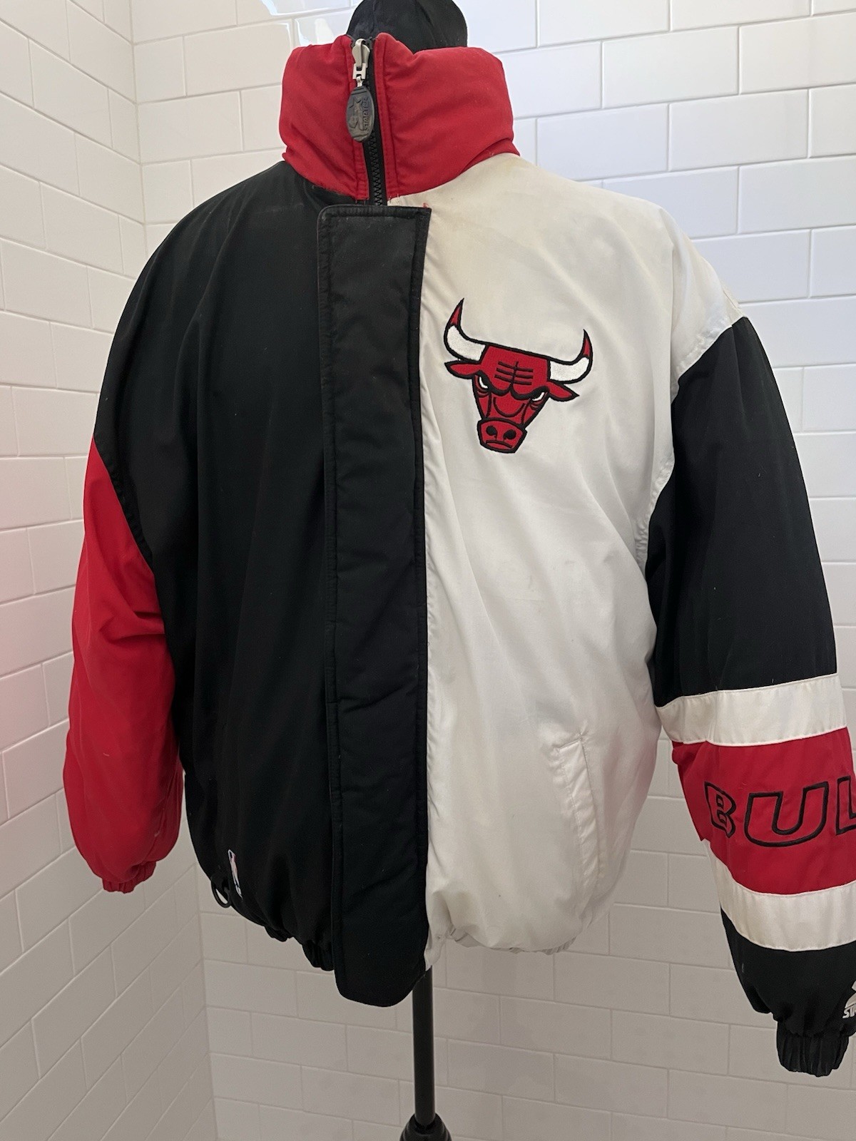 Vintage 90s Starter REVERSIBLE NBA Chicago Bulls DOWN FEATHER Puffer Jacket Med Vintage 90s Starter REVERSIBLE NBA Chicago Bulls DOWN FEATHER Puffer Jacket Med