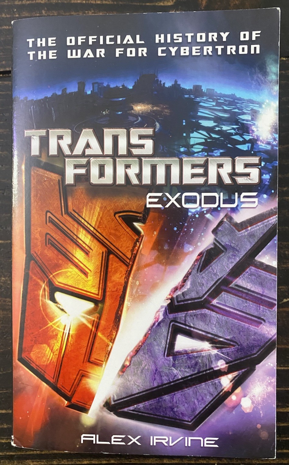 Transformers: Exodus : The Official History of the War for Cybertron by Alex... Transformers: Exodus : The Official History of the War for Cybertron by Alex...