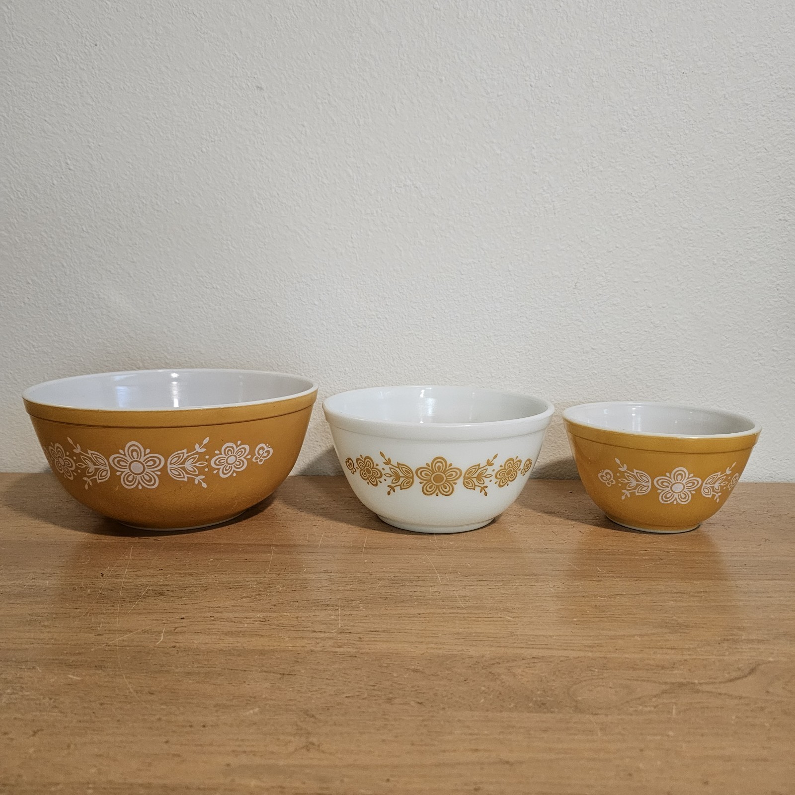 Vintage Pyrex Butterfly Gold Set of 3 Mixing Bowls 401 402 403 Nesting Design Vintage Pyrex Butterfly Gold Set of 3 Mixing Bowls 401 402 403 Nesting Design