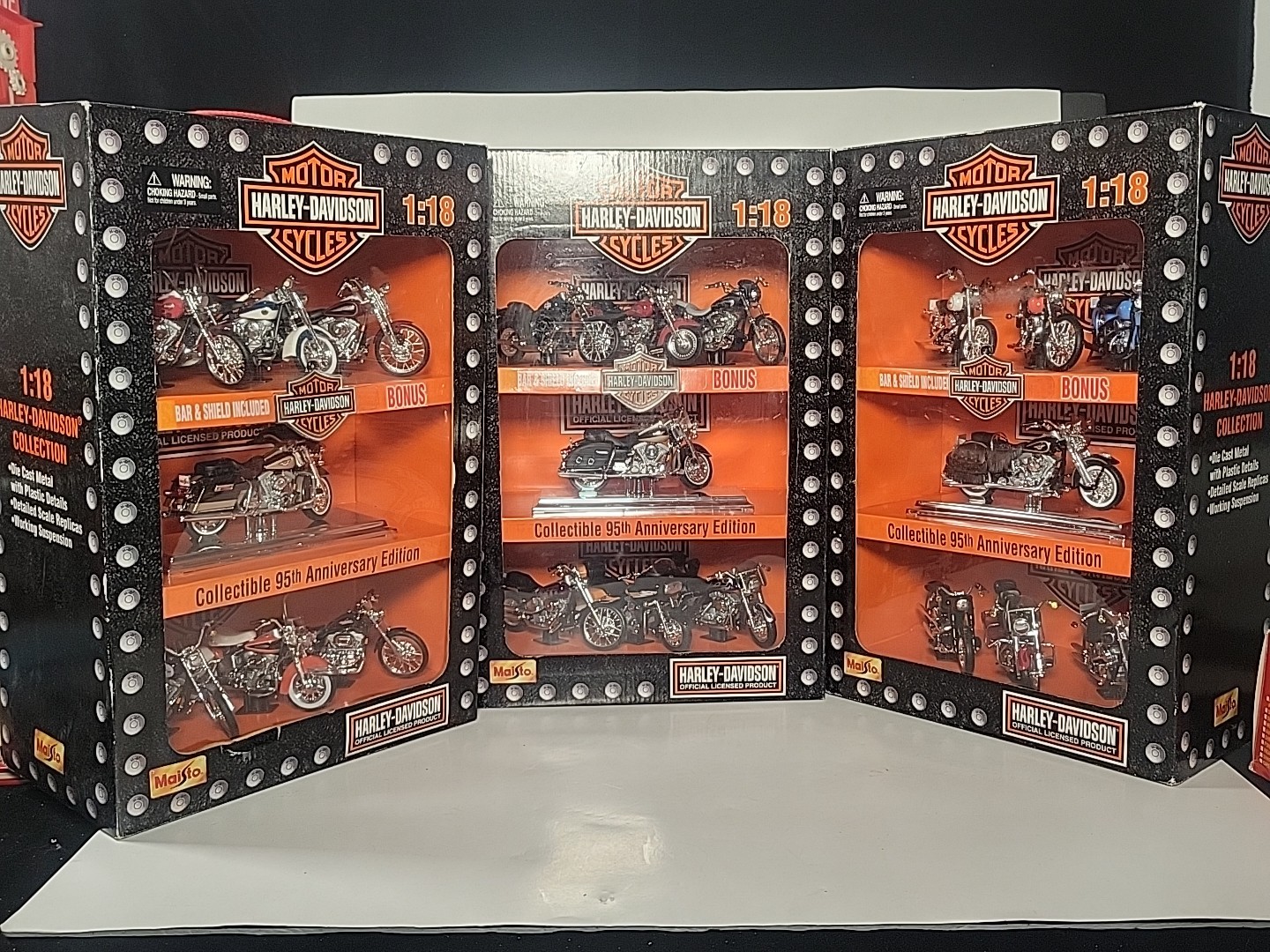 Maisto Harley-Davidson 1:18 Collectible 95th Anniversary Edition (A8) Maisto Harley-Davidson 1:18 Collectible 95th Anniversary Edition (A8)