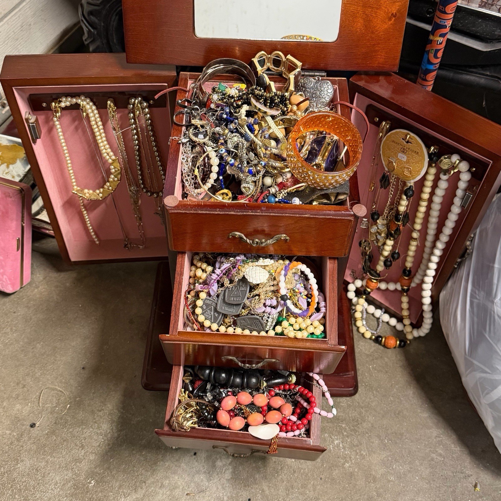 6LBS MIXED COSTUME JEWELRY LOT ESTATE SALE UNSORTED BULK AS IS REPAIR CRAFT