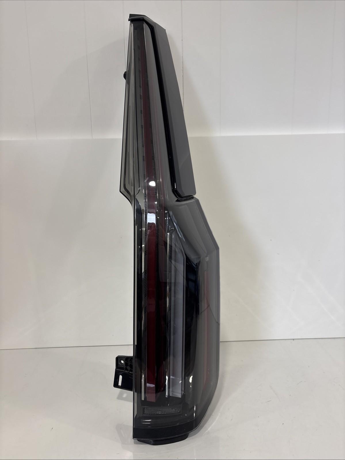 Nice 2025 2026 Cadillac Escalade LED Tail Light Passenger Right RH OEM 3054