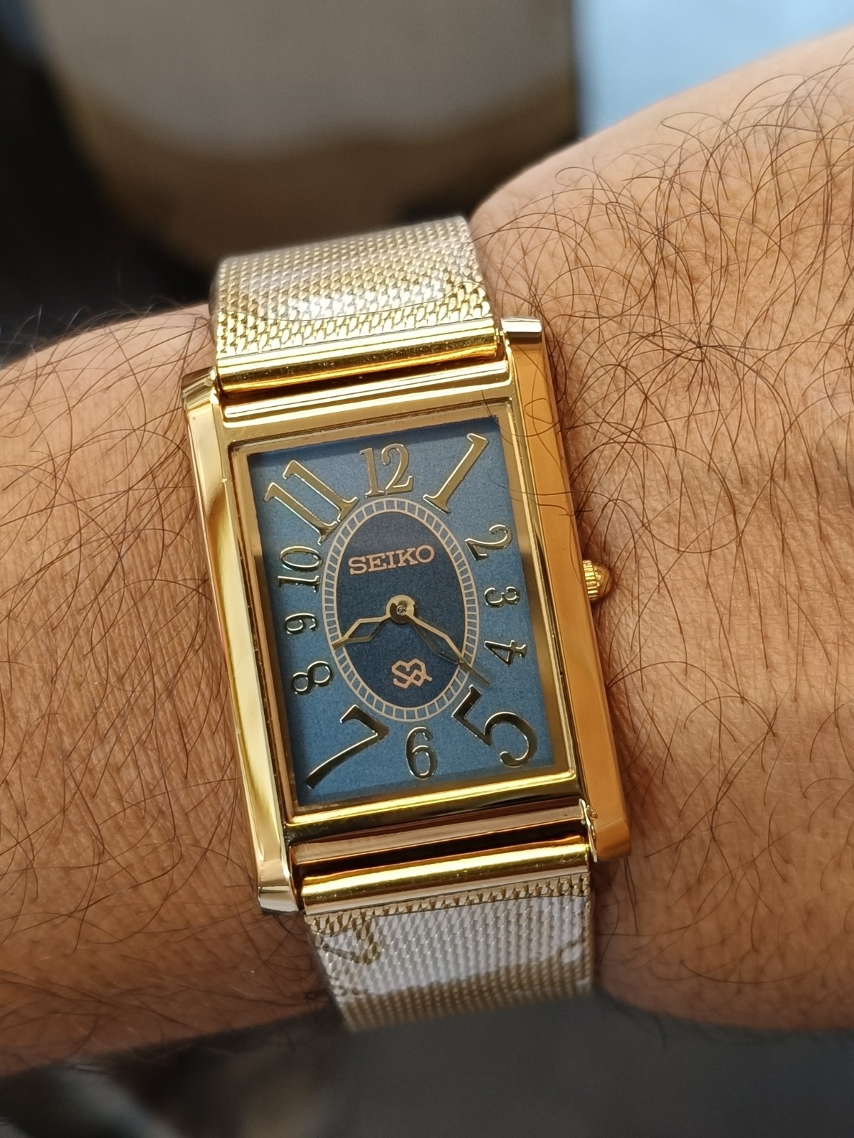 VINTAGE SEIKO SLIM QUARTZ JAPAN MEN'S WORKING DRESS WATCH
