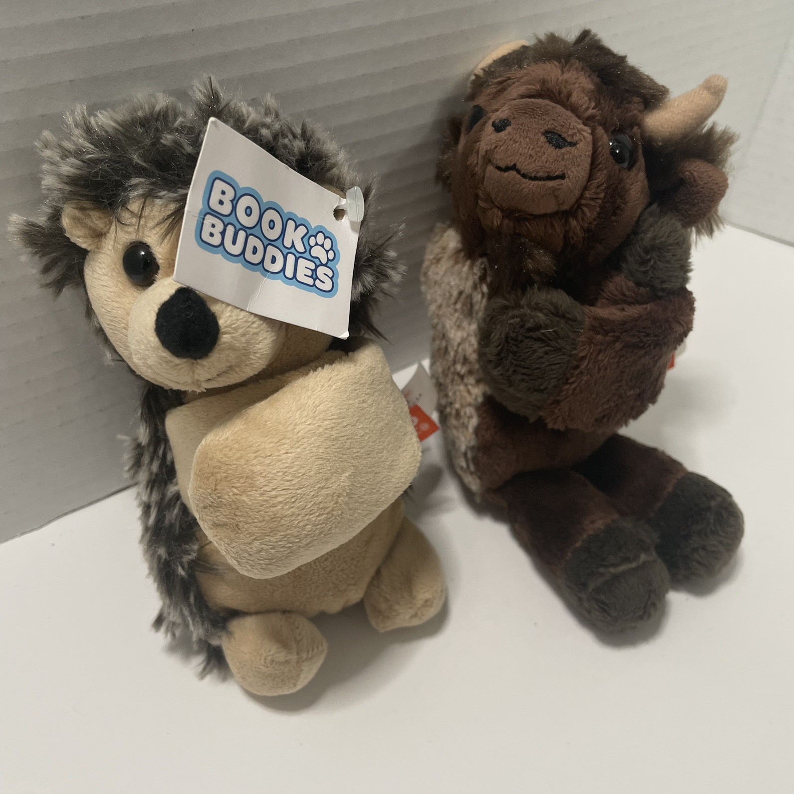 WILD REPUBLIC BOOK BUDDIES HEDGEHOG BISON PLUSH HUGGERS LOT OF 2 W TAG WILD REPUBLIC BOOK BUDDIES HEDGEHOG BISON PLUSH HUGGERS LOT OF 2 W TAG