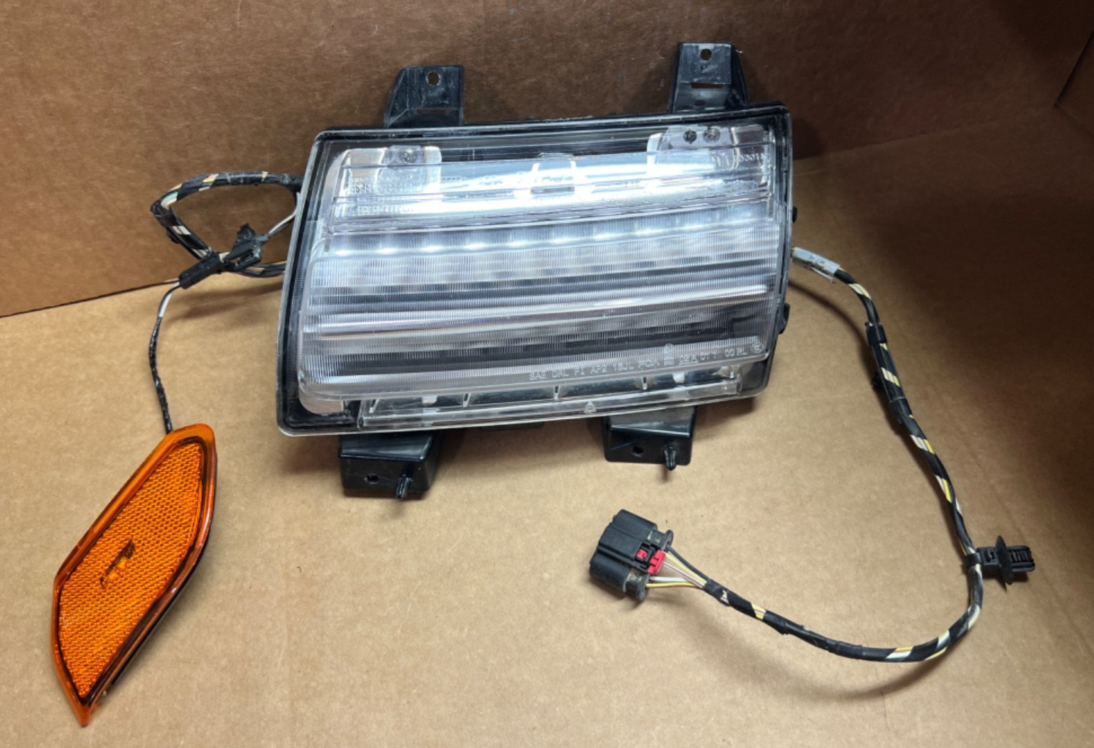 OEM 2018-2026 Jeep Wrangler Gladiator LED Park and Turn Signal Light Left LH OEM 2018-2026 Jeep Wrangler Gladiator LED Park and Turn Signal Light Left LH