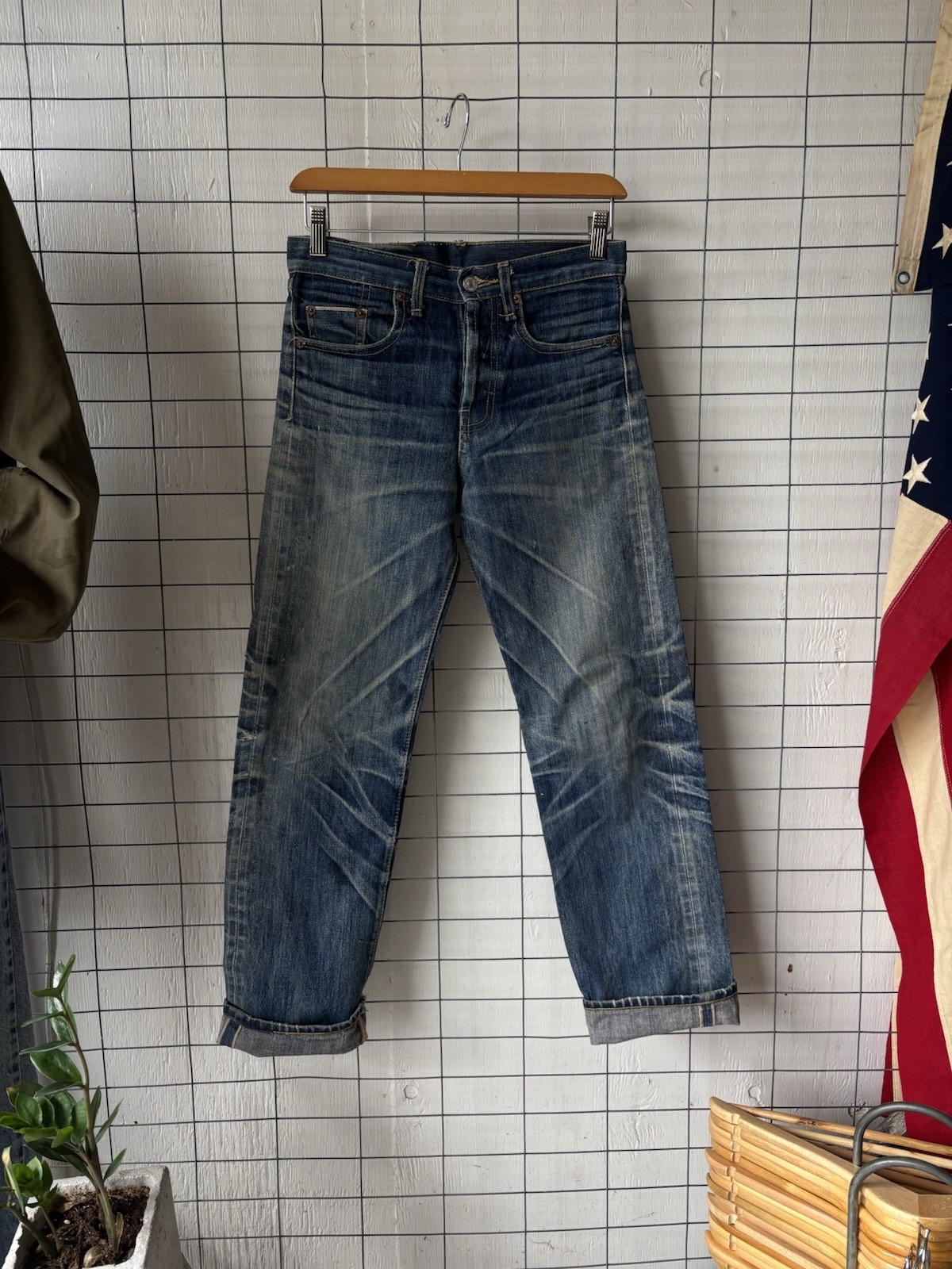 90s Vintage Made in USA Levi’s LVC Selvedge 501 Faded Whisker Honeycomb Jeans 28