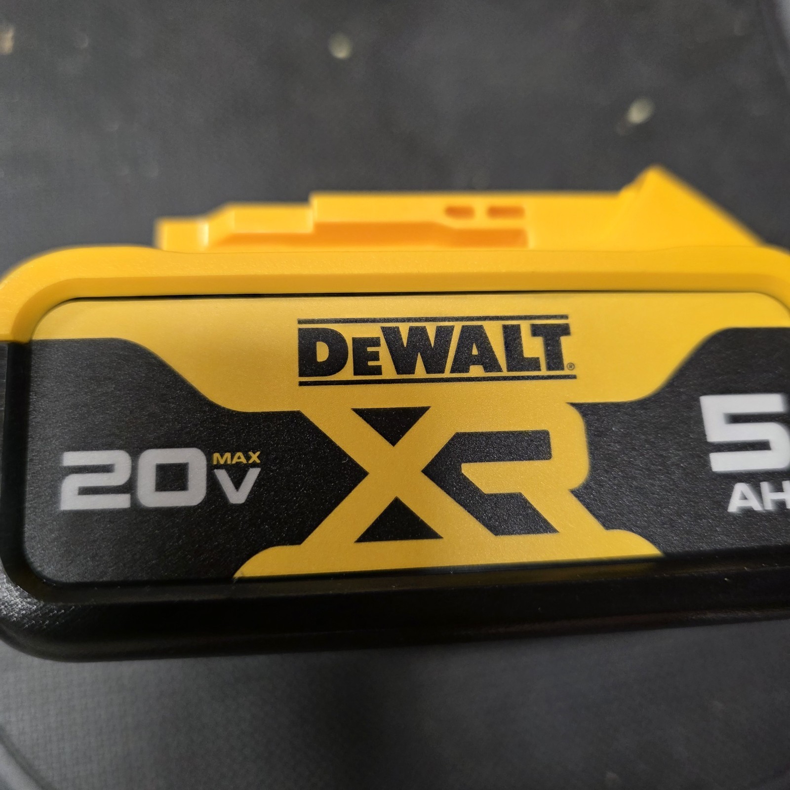 Dewalt 20v 5ah Battery (DCB205) open box