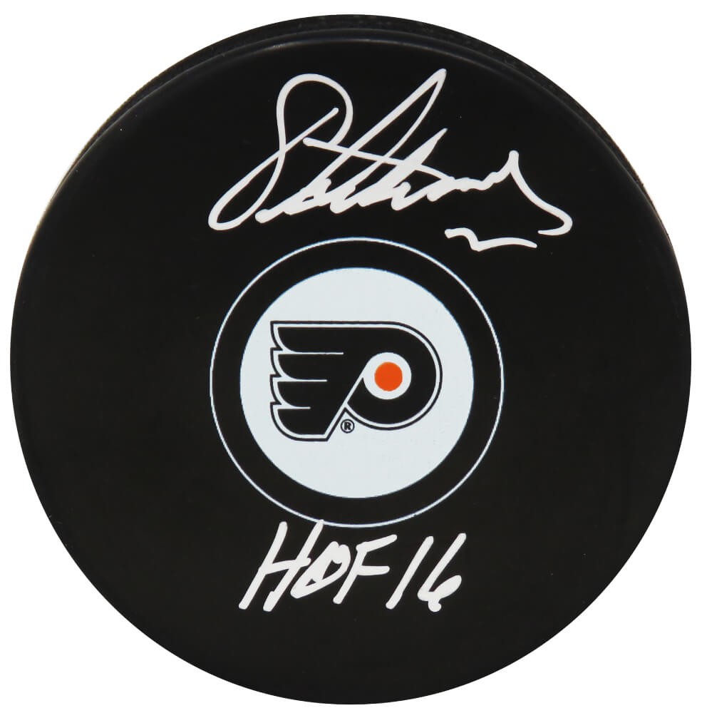 Eric Lindros Signed Philadelphia Flyers Logo Hockey Puck w/HOF\'16 (SCHWARTZ COA)