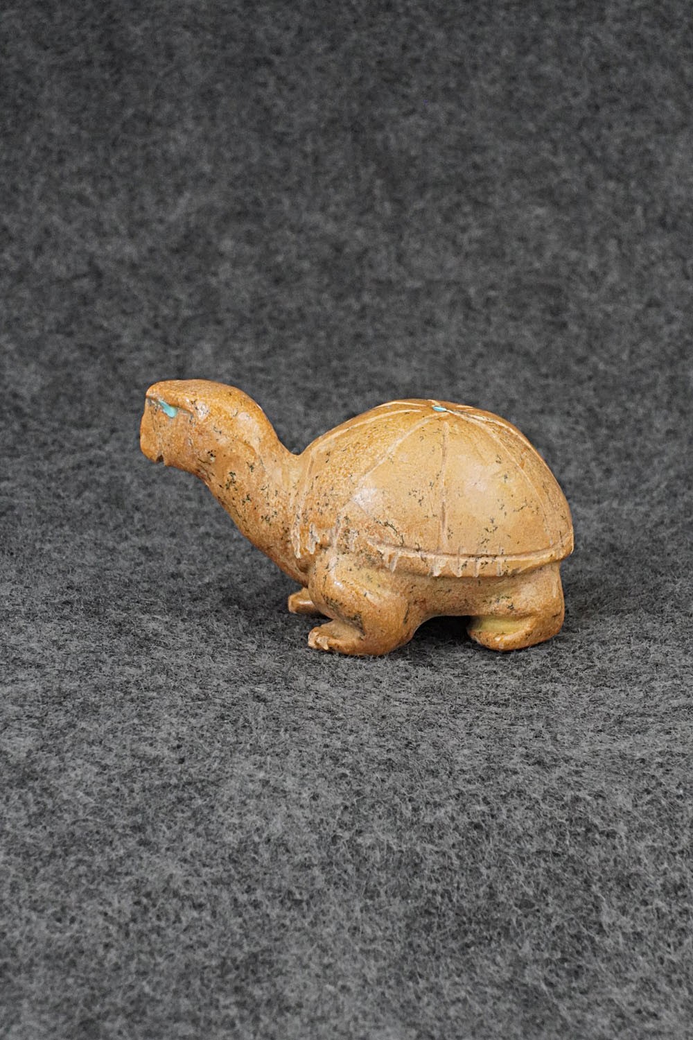 Turtle Zuni Fetish Carving - Freddie Leekya Turtle Zuni Fetish Carving - Freddie Leekya