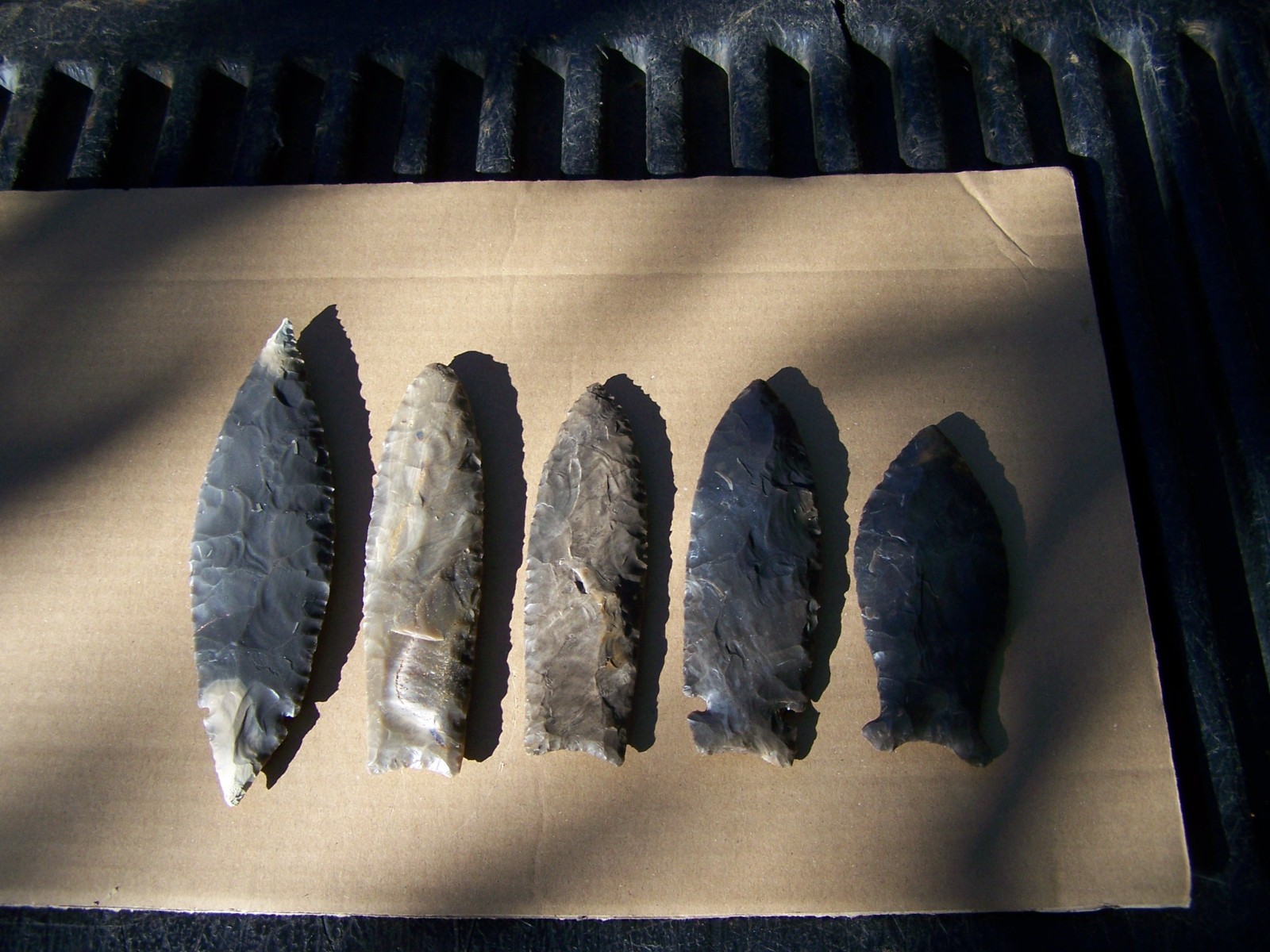 Here is a group of 5 reproduction arrowheads (Read listing)