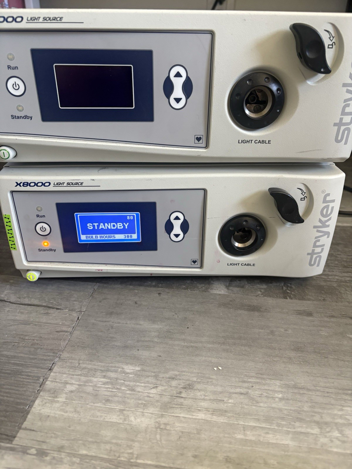 Stryker X8000 Xenon Light Source Illuminator MPN 220-200-000 Qty 2 Stryker X8000 Xenon Light Source Illuminator MPN 220-200-000 Qty 2