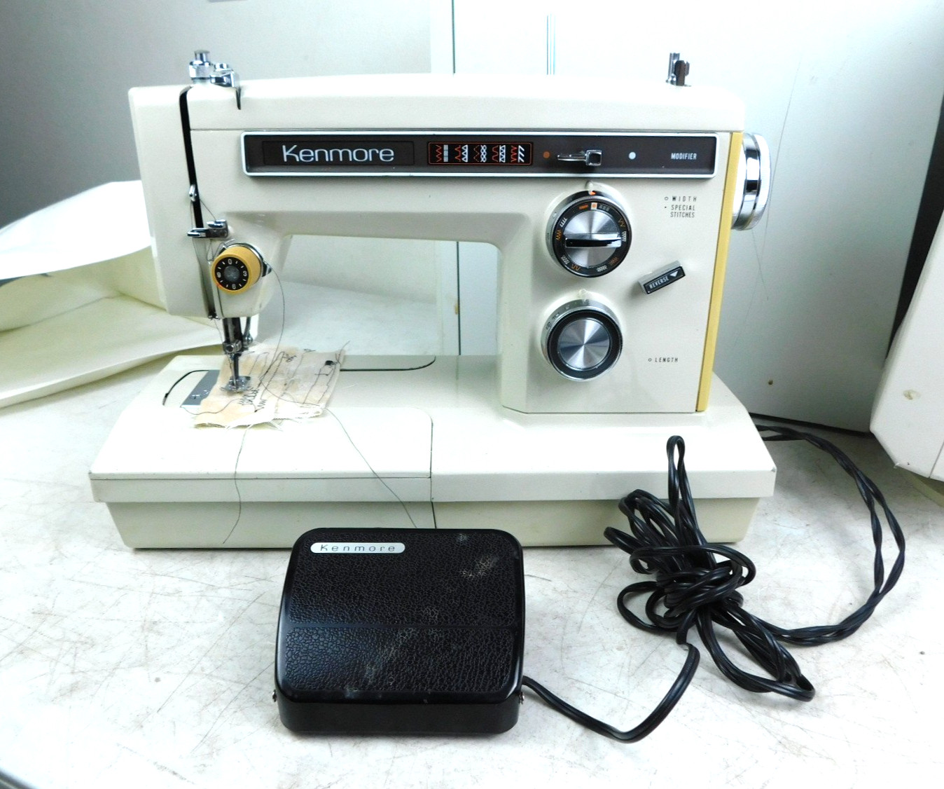 Vintage Kenmore 158 Series Heavy Duty Zig Zag Metal Sewing Machine See in Video Vintage Kenmore 158 Series Heavy Duty Zig Zag Metal Sewing Machine See in Video