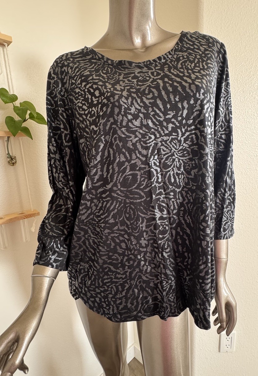 NWT Chico’s Zenergy Dawn 3/4 Sleeve Top - Size 2/US Womens L/12 NWT Chico’s Zenergy Dawn 3/4 Sleeve Top - Size 2/US Womens L/12