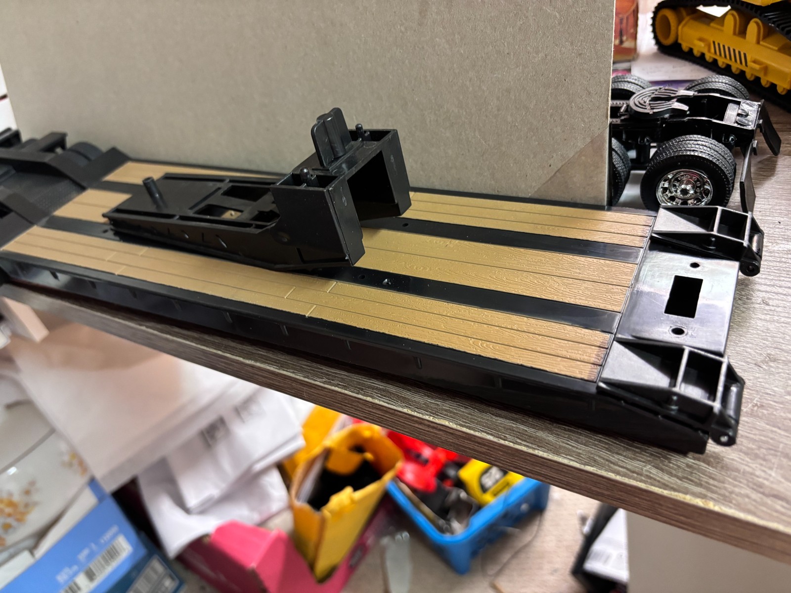 1/24 NEW RAY NEW BLACK LOWBOY TRAILER, NO PACKAGING #C 825 1/24 NEW RAY NEW BLACK LOWBOY TRAILER, NO PACKAGING #C 825