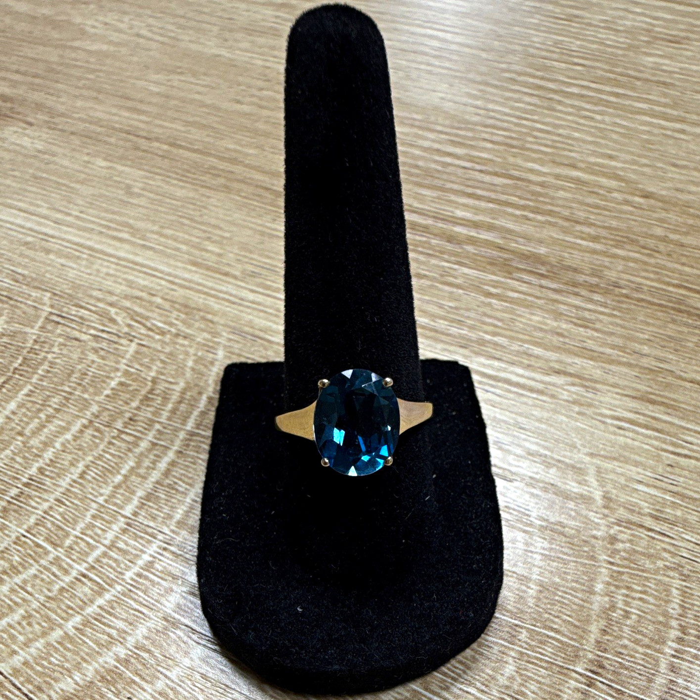 10k Yellow Gold Solitaire Ring Oval Blue Topaz Prong Setting Size 7 10k Yellow Gold Solitaire Ring Oval Blue Topaz Prong Setting Size 7