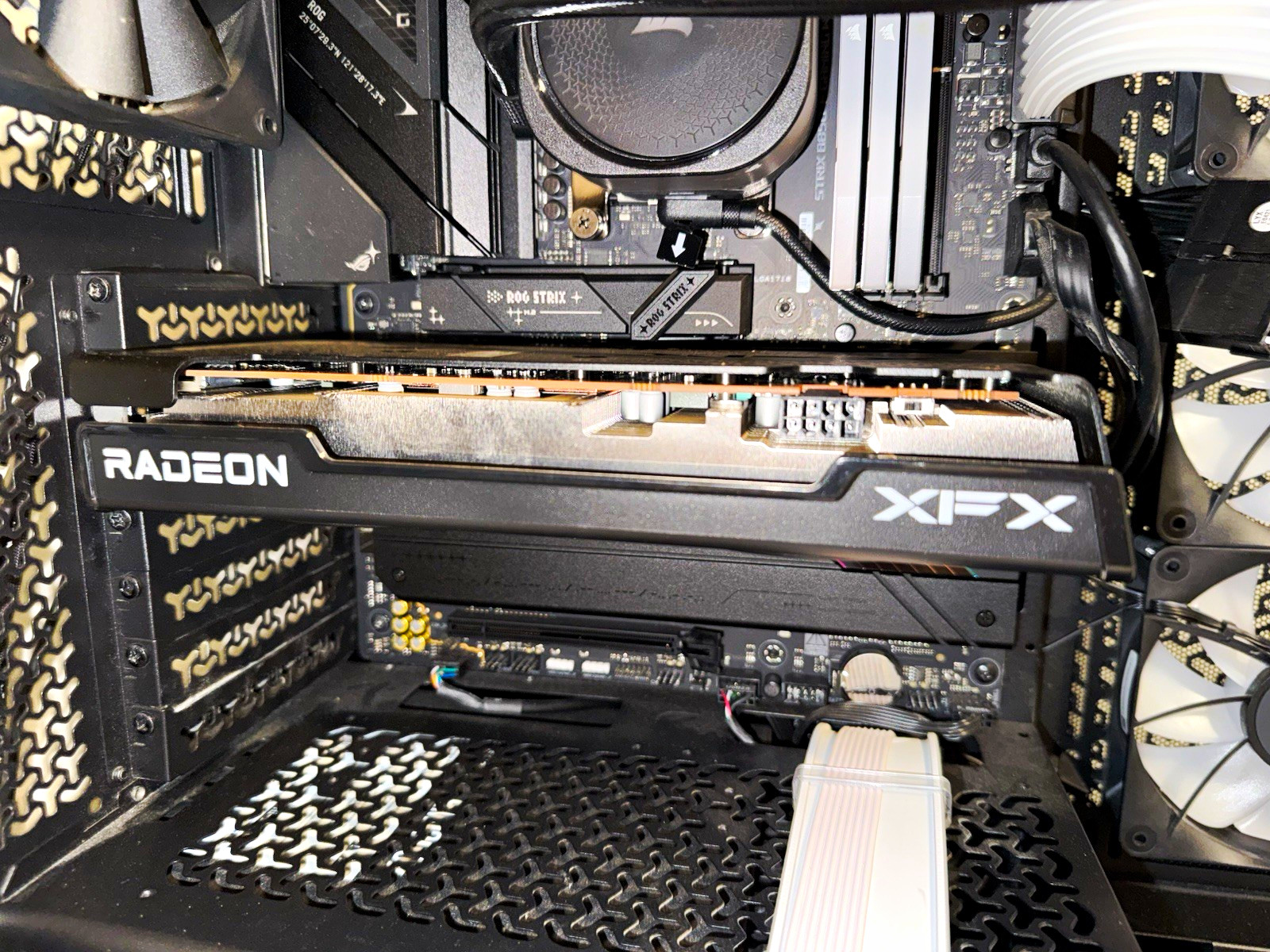 XFX Speedster SWFT210 AMD Radeon RX 7600 XFX Speedster SWFT210 AMD Radeon RX 7600