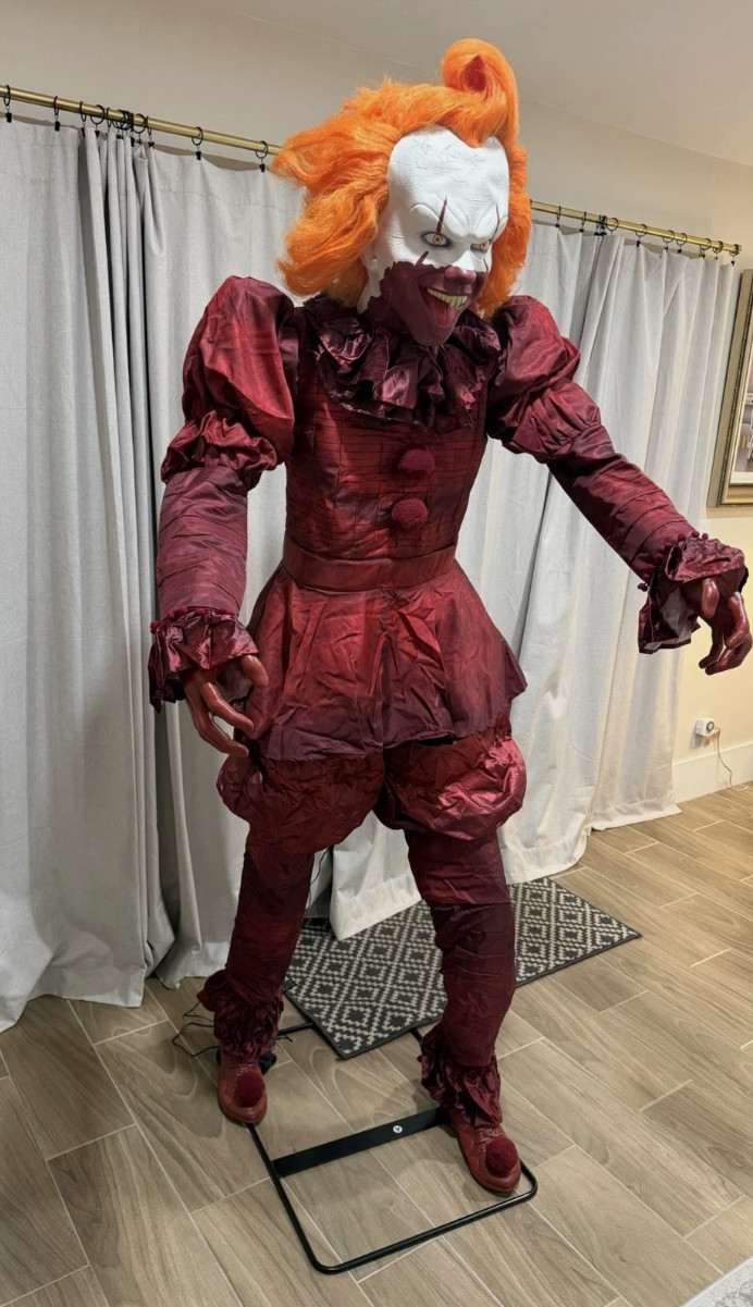 IT Pennywise Welcome to Derry Halloween animatronic IT Pennywise Welcome to Derry Halloween animatronic