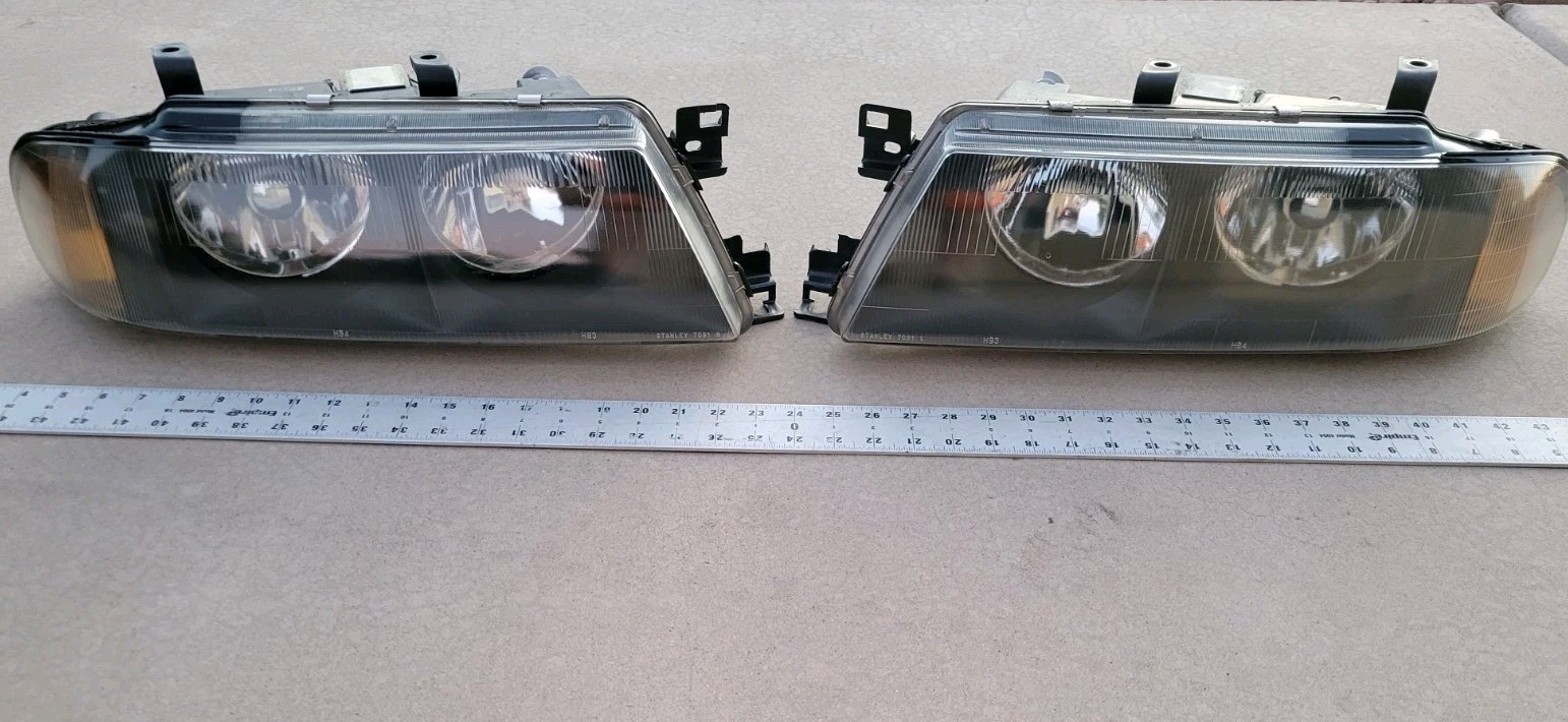NICE Pair Halogen 1997 - 2003 Mitsubishi Diamante Left Right Headlight Oem Used 