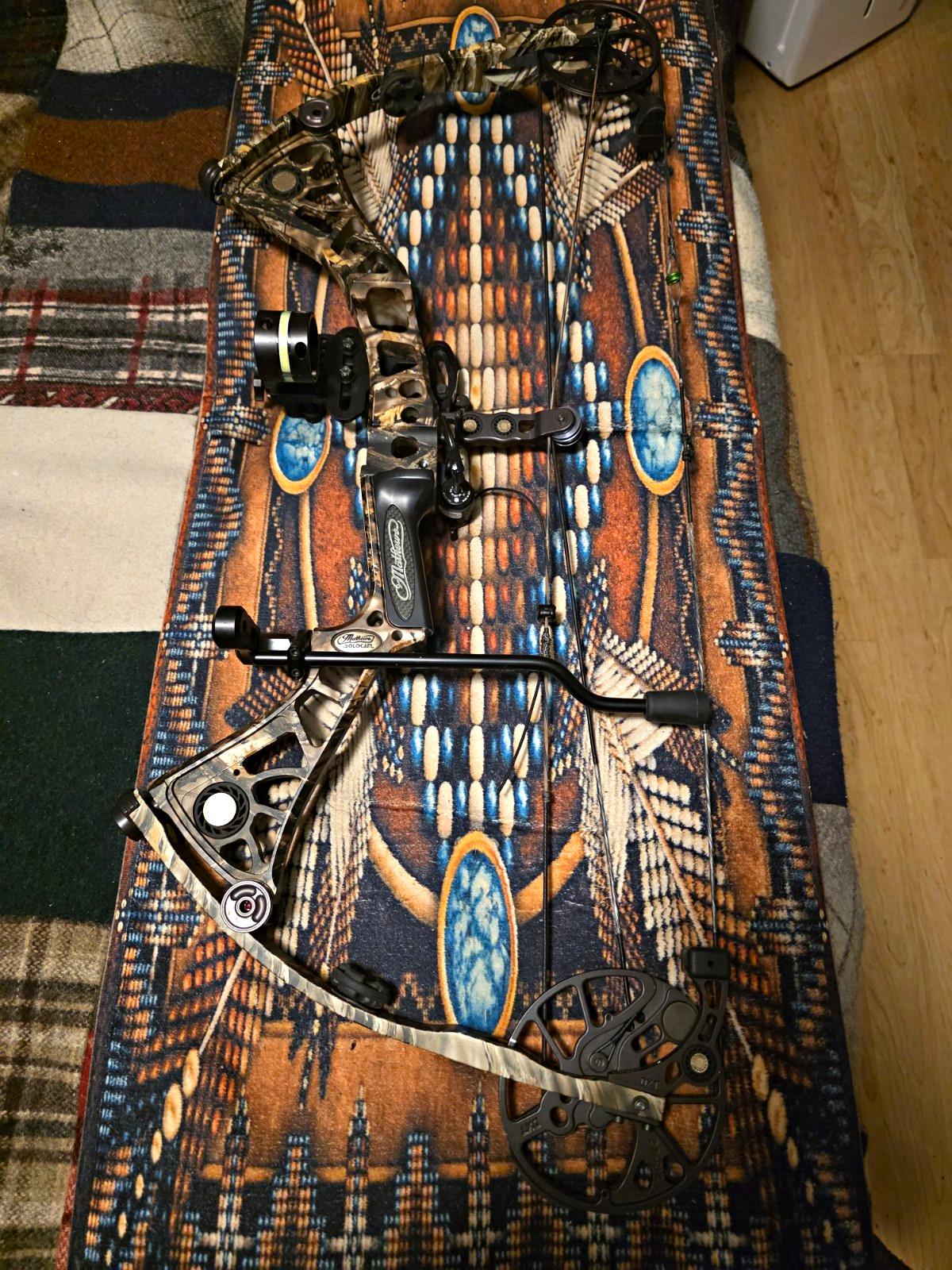 Mathews Solocam Right Hand DXT Compound Bow 50-60lb 27.5 in Draw in Camo. Mathews Solocam Right Hand DXT Compound Bow 50-60lb 27.5 in Draw in Camo.