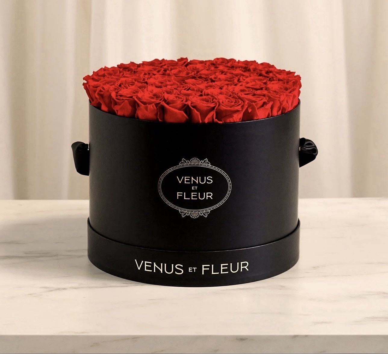 Venus et Fleur Large Round 45 Roses Venus et Fleur Large Round 45 Roses