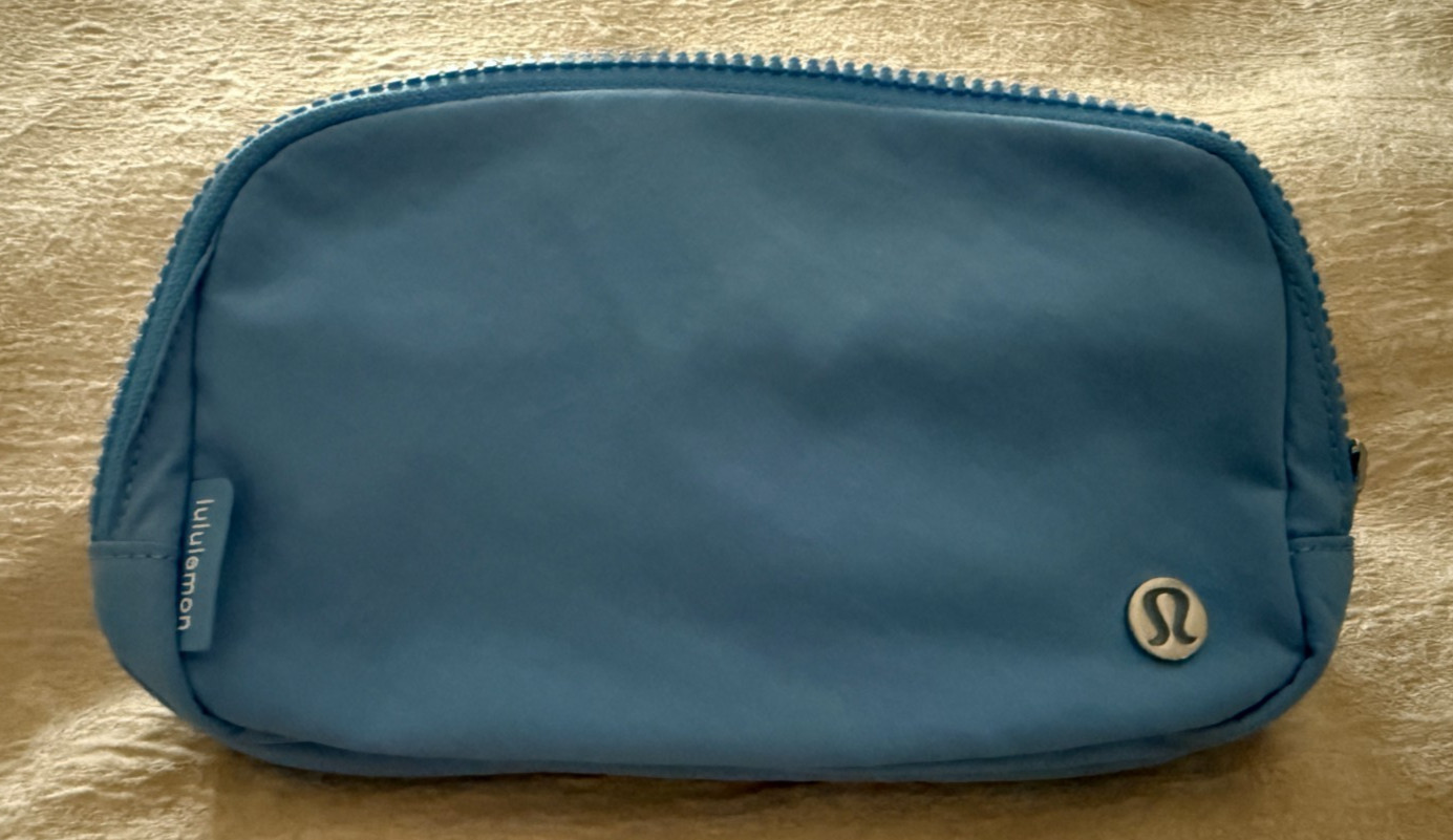 NEW Lululemon Everywhere Light Blue Belt Bag Unisex 1L NEW Lululemon Everywhere Light Blue Belt Bag Unisex 1L