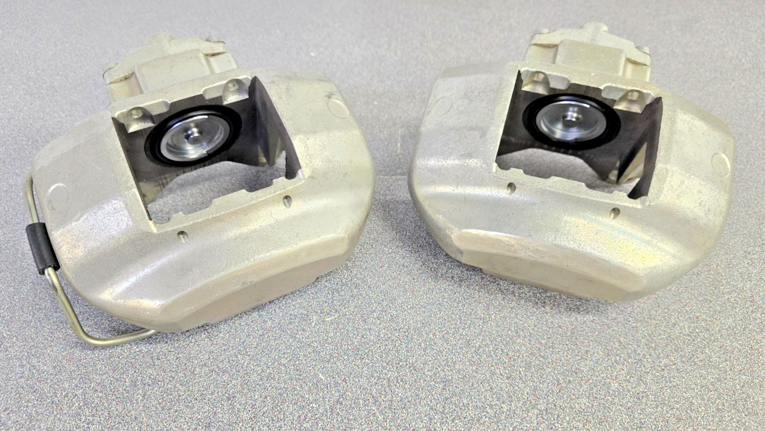 NICE PAIR USED REPRODUCTION PORSCHE 911 S 930 ALLOY FRONT BRAKE CALIPERS 72-77